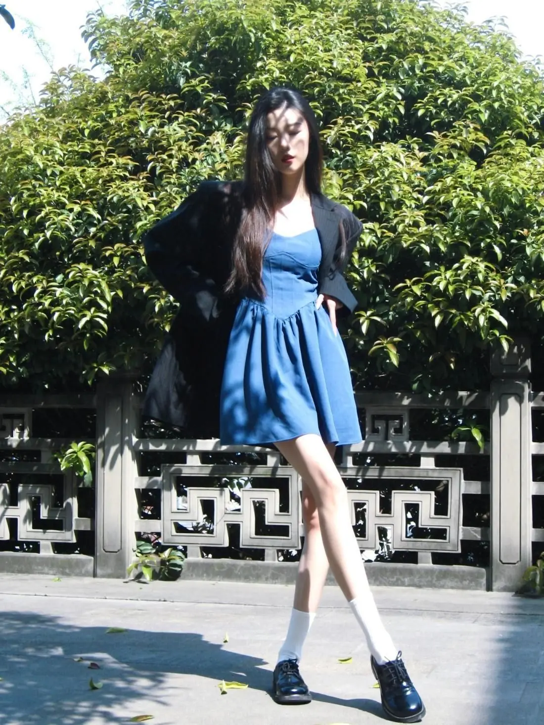 เดรสแขนกุดผู้หญิงลายดอกกุหลาบสไตล์สปริงถักโครเชต์ทรงฟูเอวเอ็มไพร์สำหรับปิกนิกสไตล์โมริเกิร์ลลายป่าสไตล์คอทเทจคอร์