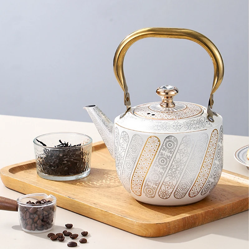 

Чайник в восточном стиле с этническим узором, окрашенный чайник из нержавеющей стали со встроенным ситечком, китайский шикарный кувшин для молока и чая с холодной водой