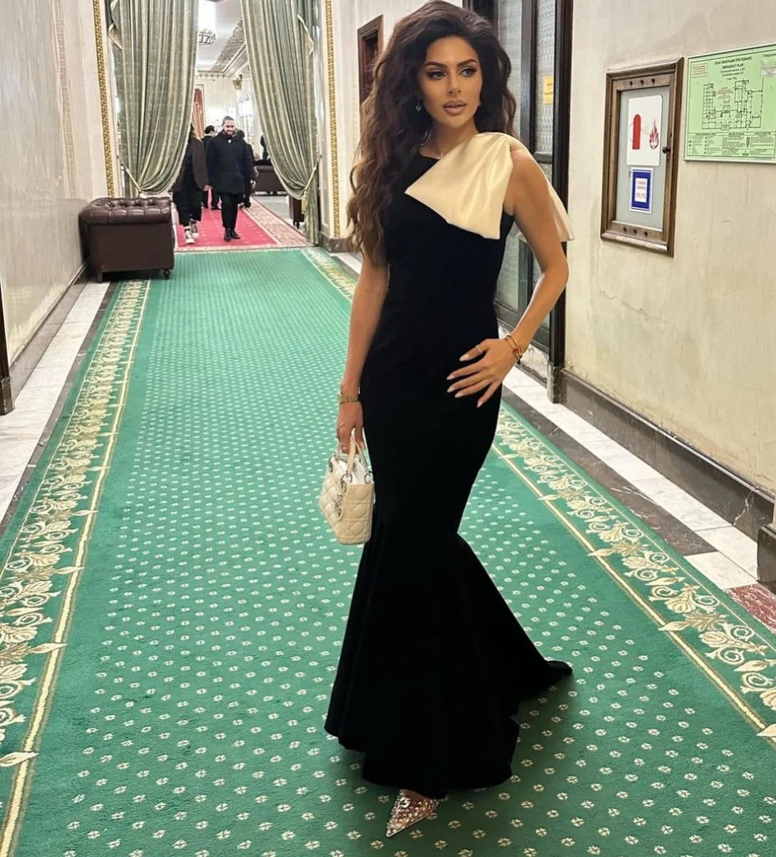 

Customized Long Velvet Evening Dresses One Shoulder Mermaid حزب اللباس Zipper Back Sweep Train Prom Dresses for Women