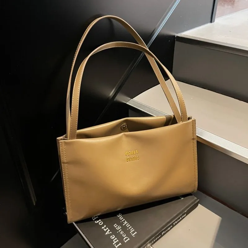 

2025 New Korean Women's Premium Tote Bag Large Capacity Elegant Underarm Shoulder Bag for Office Commute and Daily Use