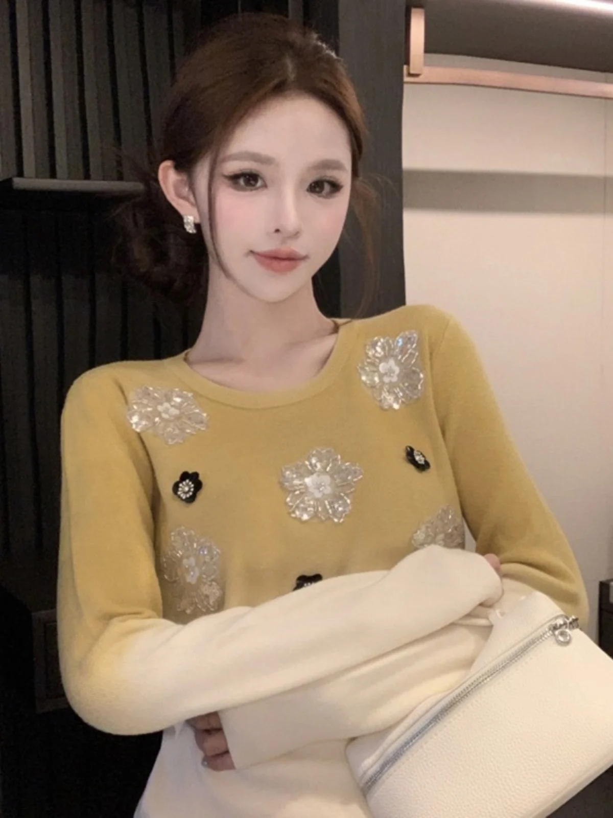 핑크 아디언트 니트 베이스 여성 슬림핏 패셔너블 가을 겨울 하이엔드 센세이션 라인스톤 플라워 탑