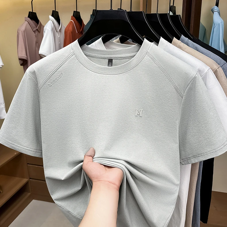 Modisches Luxusmarken-T-Shirt für Herren mit Kurzarm, geprägten Buchstaben, neuem Stil, atmungsaktiv, sommerlich, lässig, Rundhalsausschnitt, einfarbig. – Detail 6