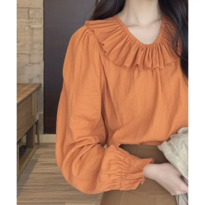 قمصان فرنسية عصرية لخريف 2025 قمصان عالية الجودة بياقة أوراق اللوتس البرتقالية وأكمام طويلة للنساء
