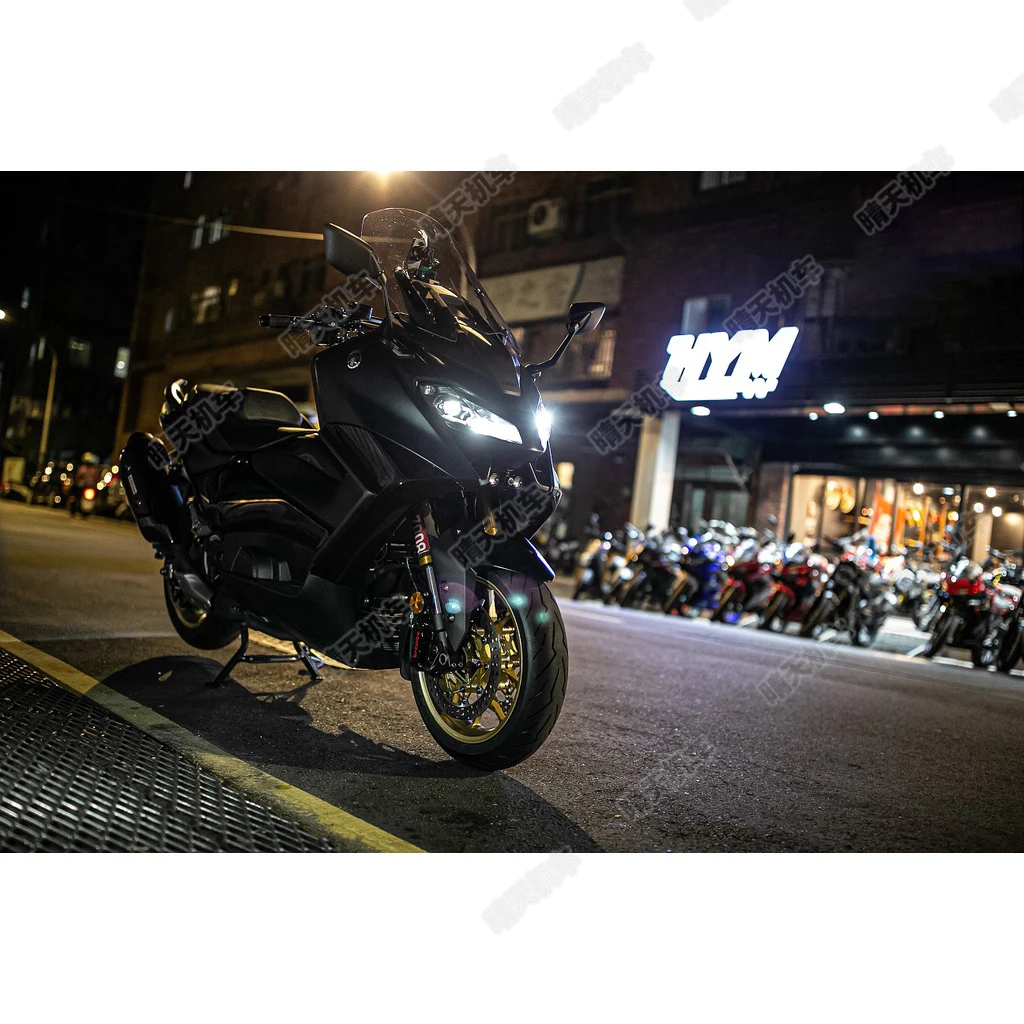 2022 ياماها TMAX560 يمكن مطابقة دعامة مصباح الضباب المعدلة مع أضواء Ant-Man