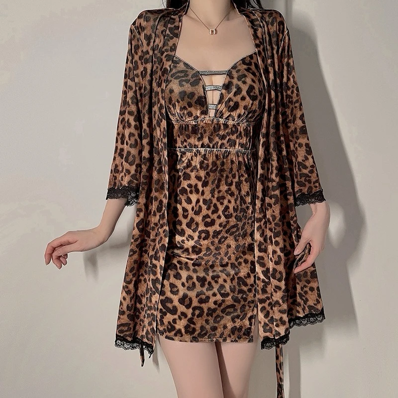 

Комплект из 2 предметов: сексуальный халат с V-образным вырезом, женская велюровая ночная сорочка на бретельках, нижнее белье, кимоно с леопардовым принтом, банный халат, домашняя одежда