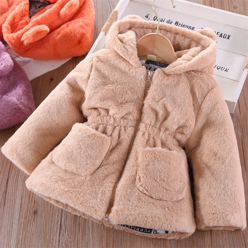 

Girls Plush Jackets Baby Children Faux Fur Coats Kids Padded Winter Warm Outerwear 2025 New Kids Thickened Hooded Clothes 2-8Y