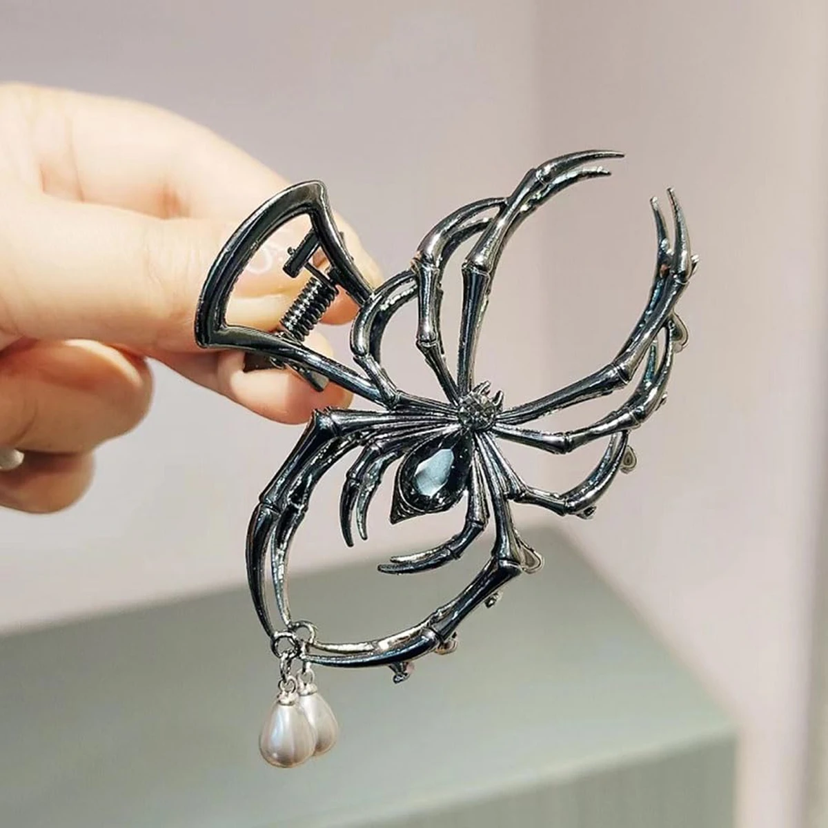 1Pcs Halloween Black Spider Hair Claw Clips z perłowym wzorem, metalowe gotyckie spinki do włosów Punk Mocne akcesoria do włosów