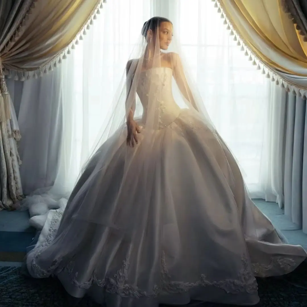 Sheer Fairy Wedding Dress Elegant Strapless Satin Lace Appliques Corset Train Dubai Luxurious Bridal Ball Gown SW745 Customized