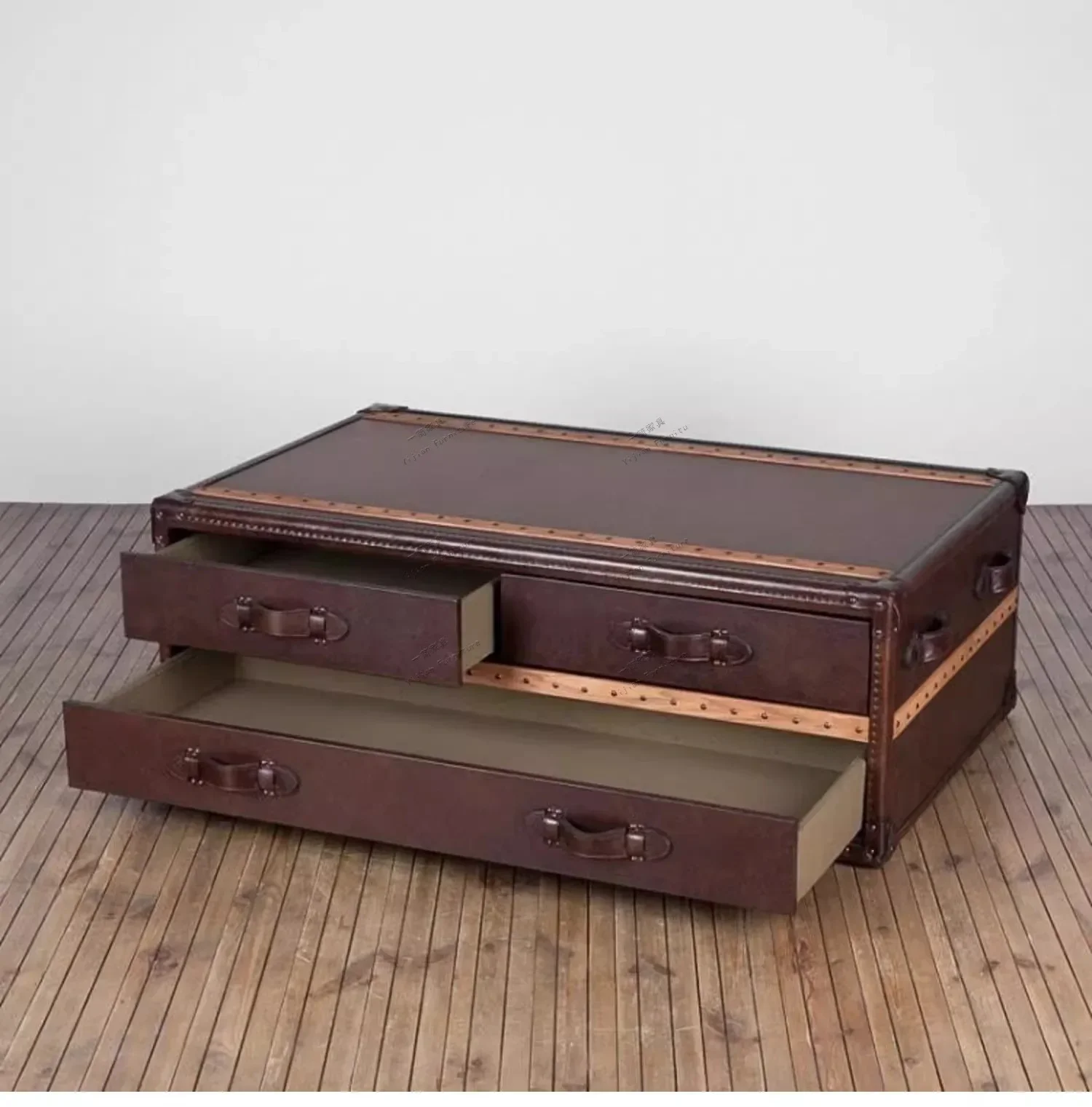 

American retro leather coffee table decorative cabinet, ancient style homestay oil wax leather suitcase coffee table
