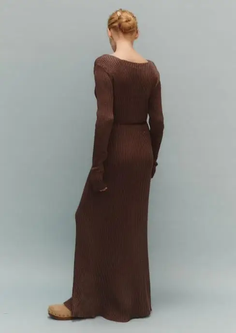 

Autumn and Winter 2025 New Style V-Neck Slim Fit Hip Hugging Knitted Long Dress for Women, Elegant and Simple Knitted Dress