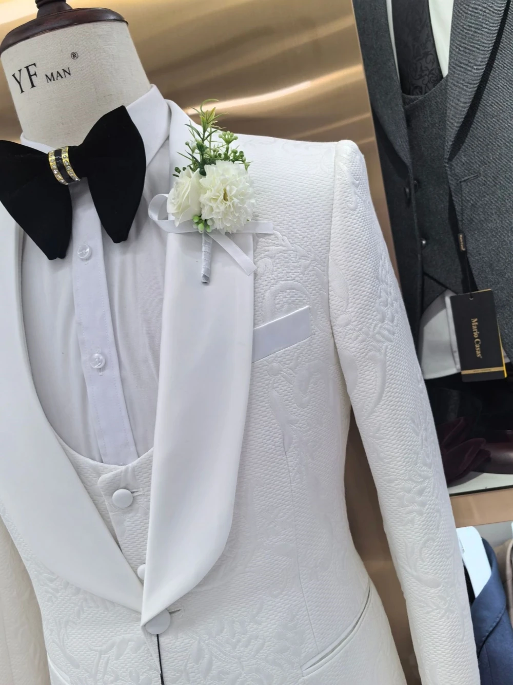 Classy White Wedding Set Hot Sale Shawl Lapel Men Suit Vogue 2025 Customized High Quality Handsome 3-pieces Party Groom Wear