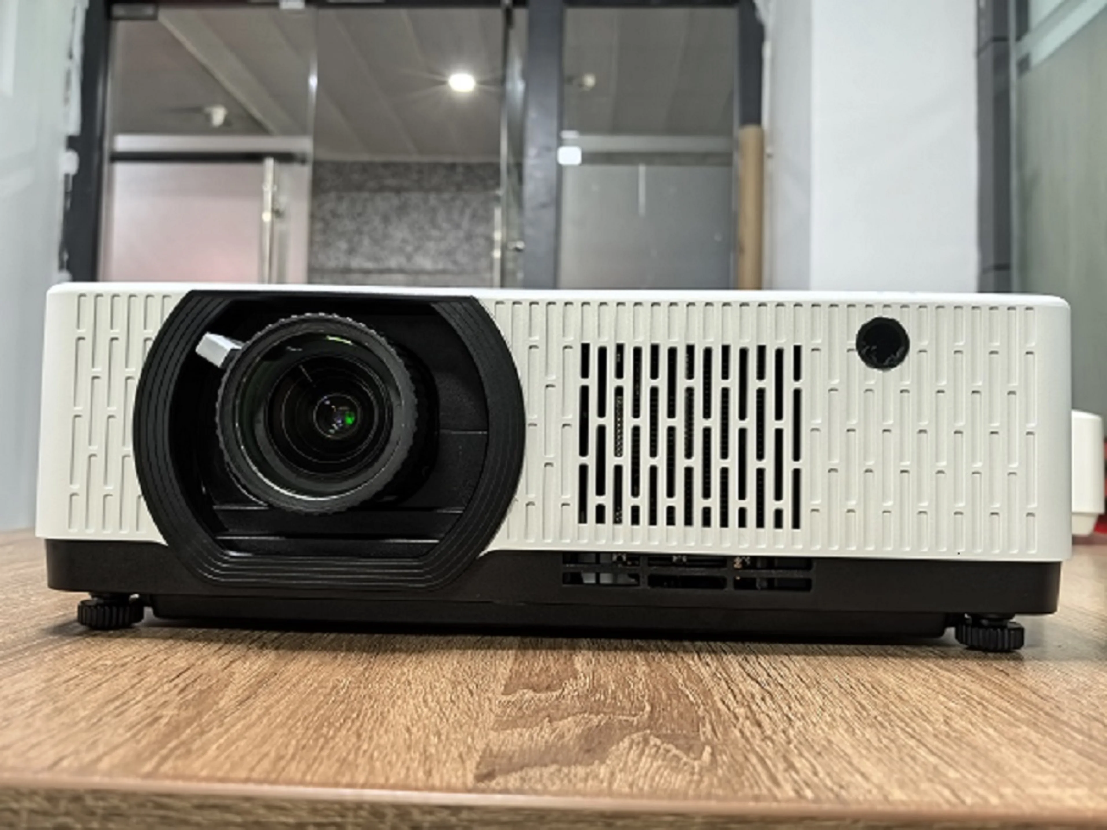 7800 Lumen 3LCD Laser Projector WUXGA 4K Supported Portable Professional for Immersive Exhibition 360 Projection Light Show