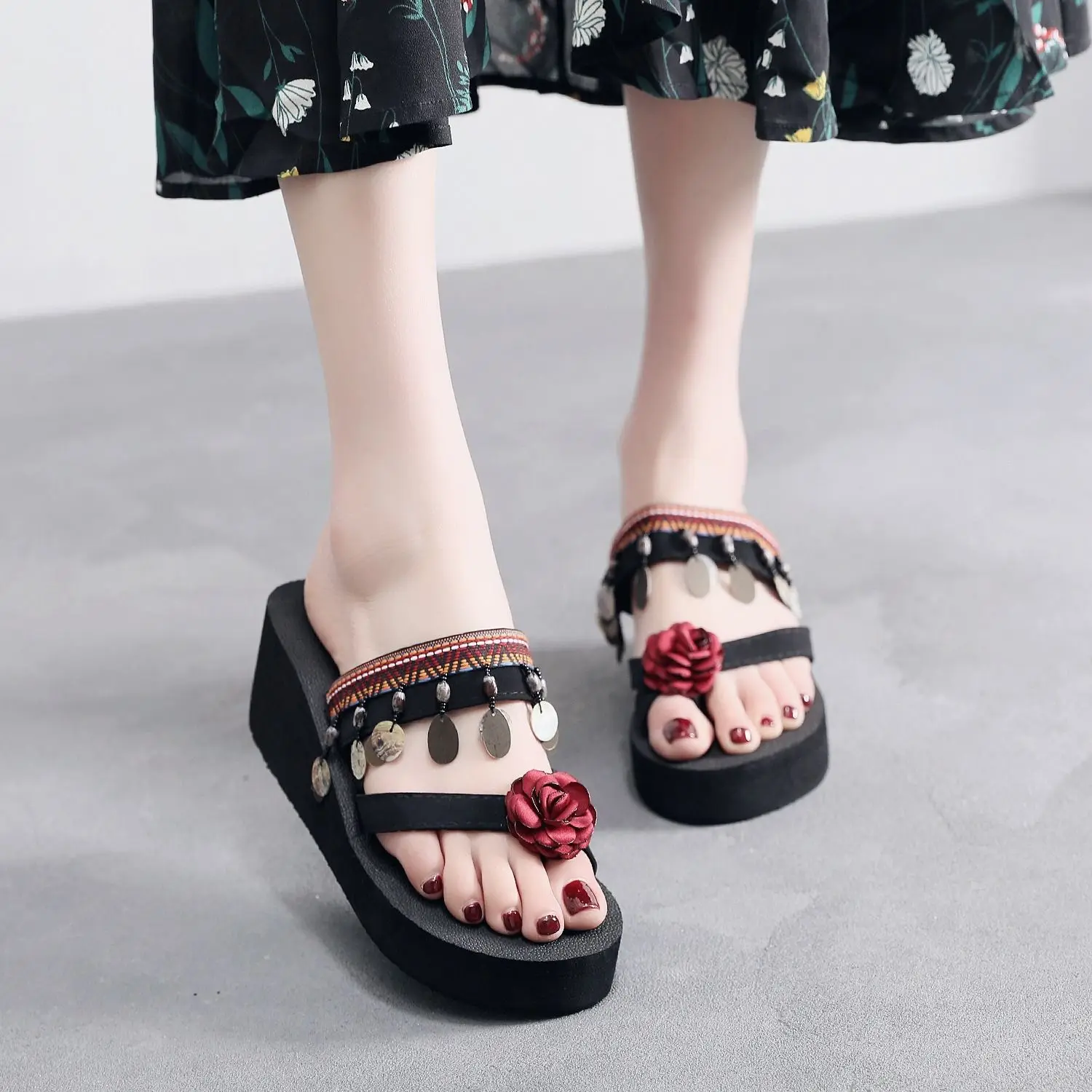 Ladie's Trendy Slippers Stylish All-Match Latest 2026 Platform Elevated Heel Coastal Vacation Footwear for Beach Summer Wear