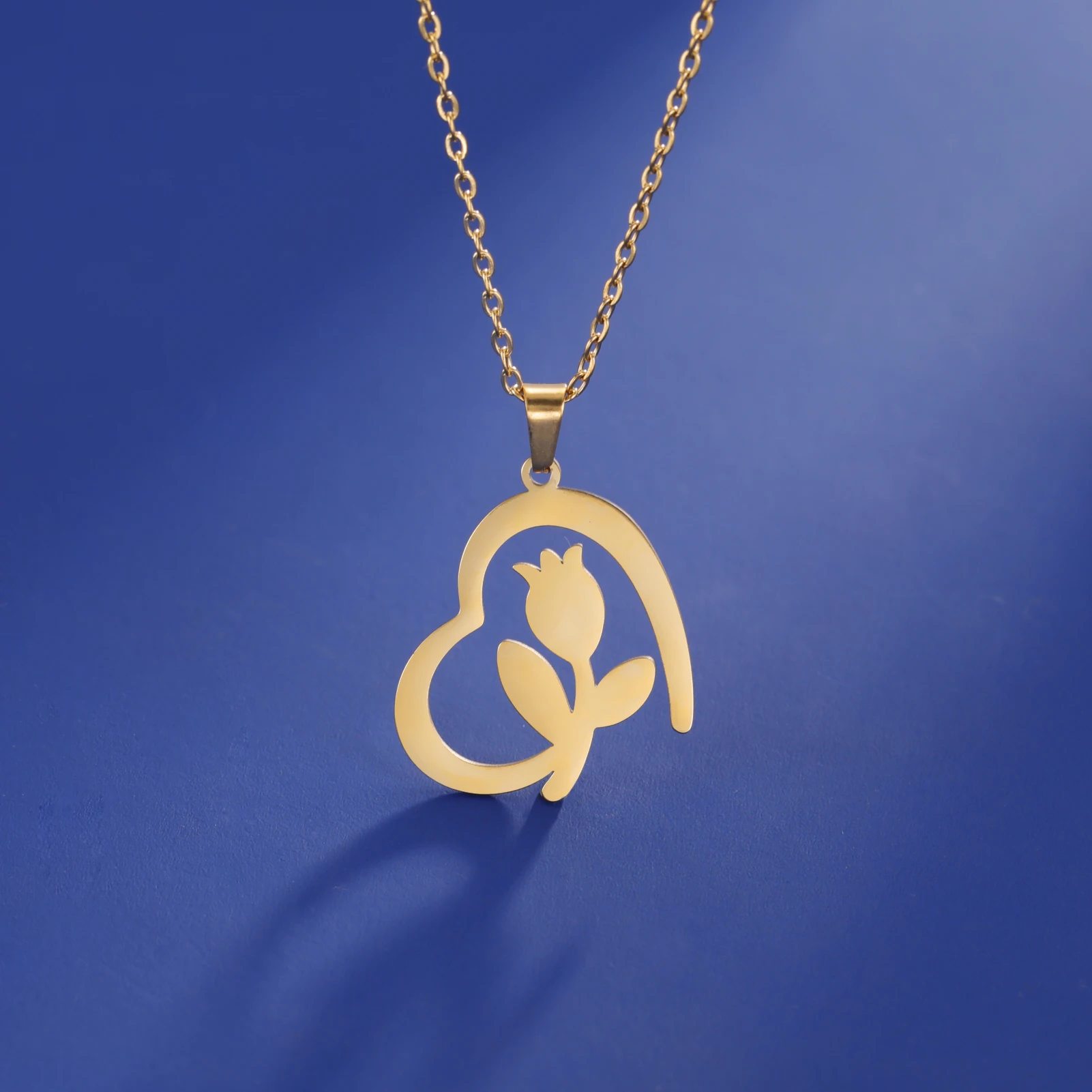 

Kkjoy 2024 Trendy Stainless Steel Gold Color Rose Flower Love Shape Pendant Necklaces For Women Jewely Gifts For Girlfriend