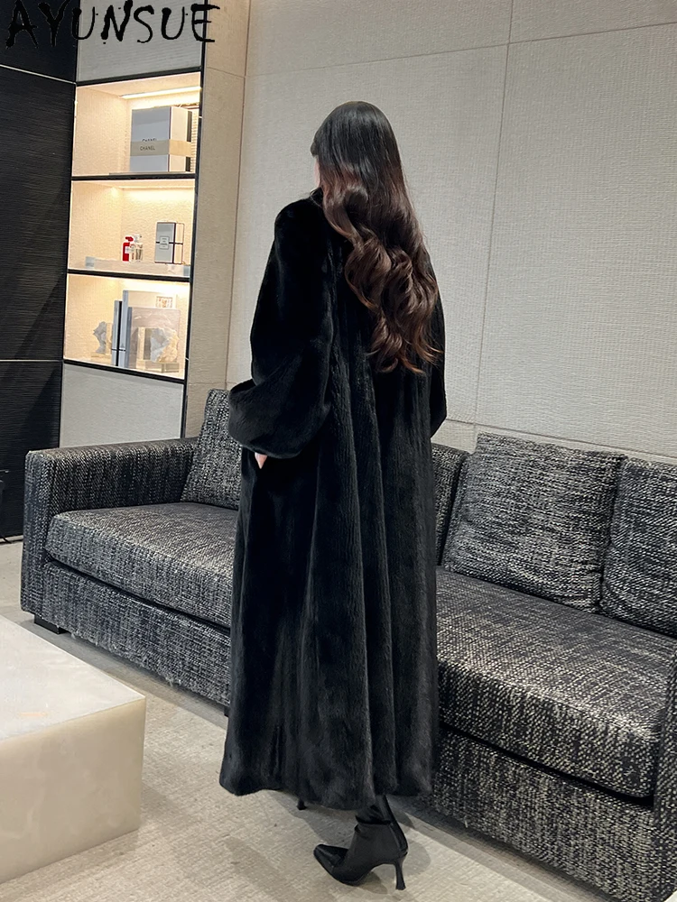 معطف فرو المنك الطبيعي من AYUNSUE معطف نسائي فاخر من المينك بالكامل لملابس النساء 2025 معاطف من الفرو الحقيقي جودة عالية شوبابا Жénska