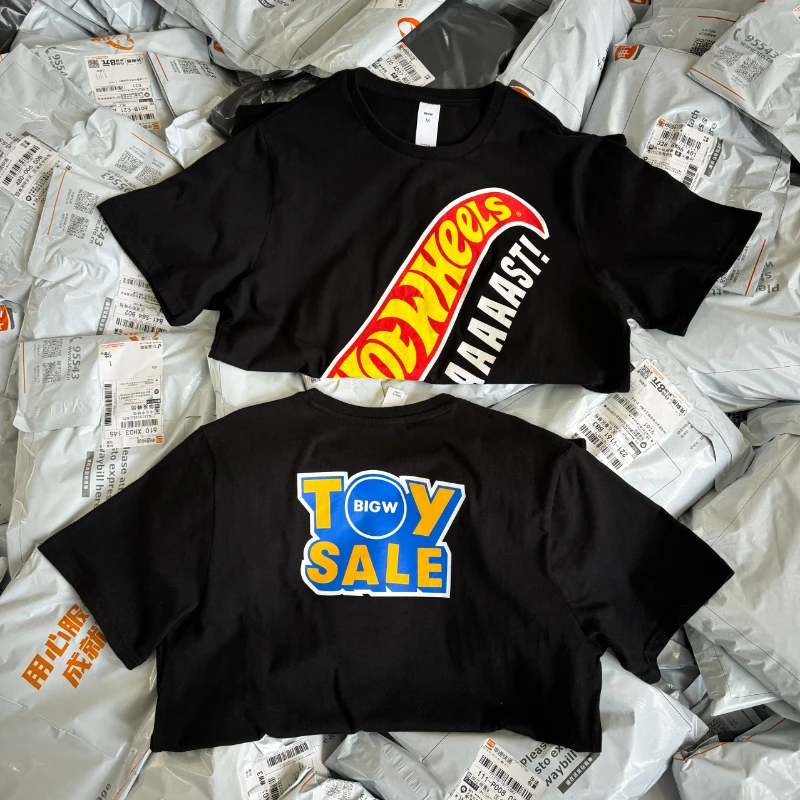 

Новинка 2025 года, футболка Hot Wheels Street Culture, женская маленькая повседневная футболка с коротким рукавом и графическим рисунком, летняя модная футболка в стиле Bō
