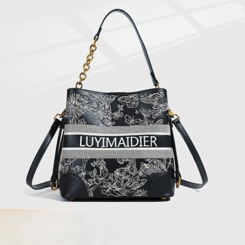 

New Arrival Women's Handbag Contemporary Design For Museum Visits And Art Gallery Tours Great Cultural Companion