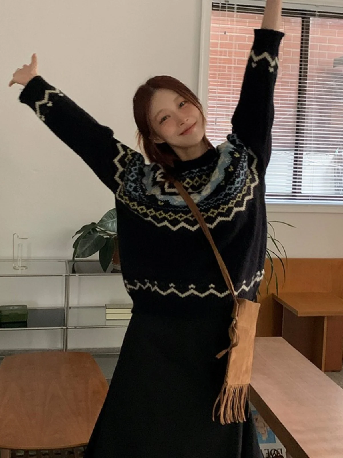 두꺼운 니트 크리스마스 스웨터 라운드넥 빈티지 블루 플로럴 패턴 여성 겨울 따뜻한 상의 패셔너블한 출퇴근 스타일