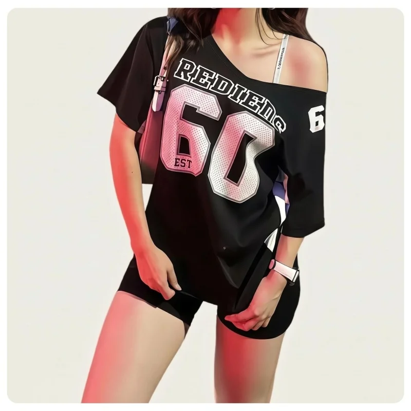 Amerikanisches 90er-Jahre Retro-Style Damen-T-Shirt in Schwarz-Weiß, schulterfrei, sportlich, kurzärmelig, locker geschnitten – Detail 4