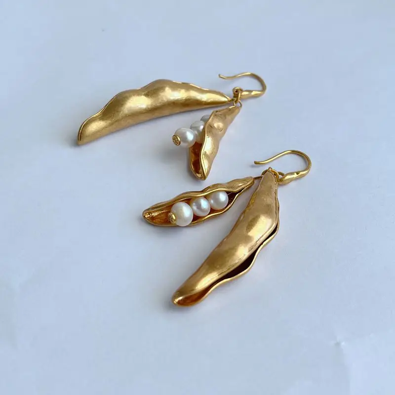 

2026 Pastoral Style Retro Light Luxury Simple Commuter Niche Design Freshwater Pearl Inlaid Large and Small Double Pod Earrings