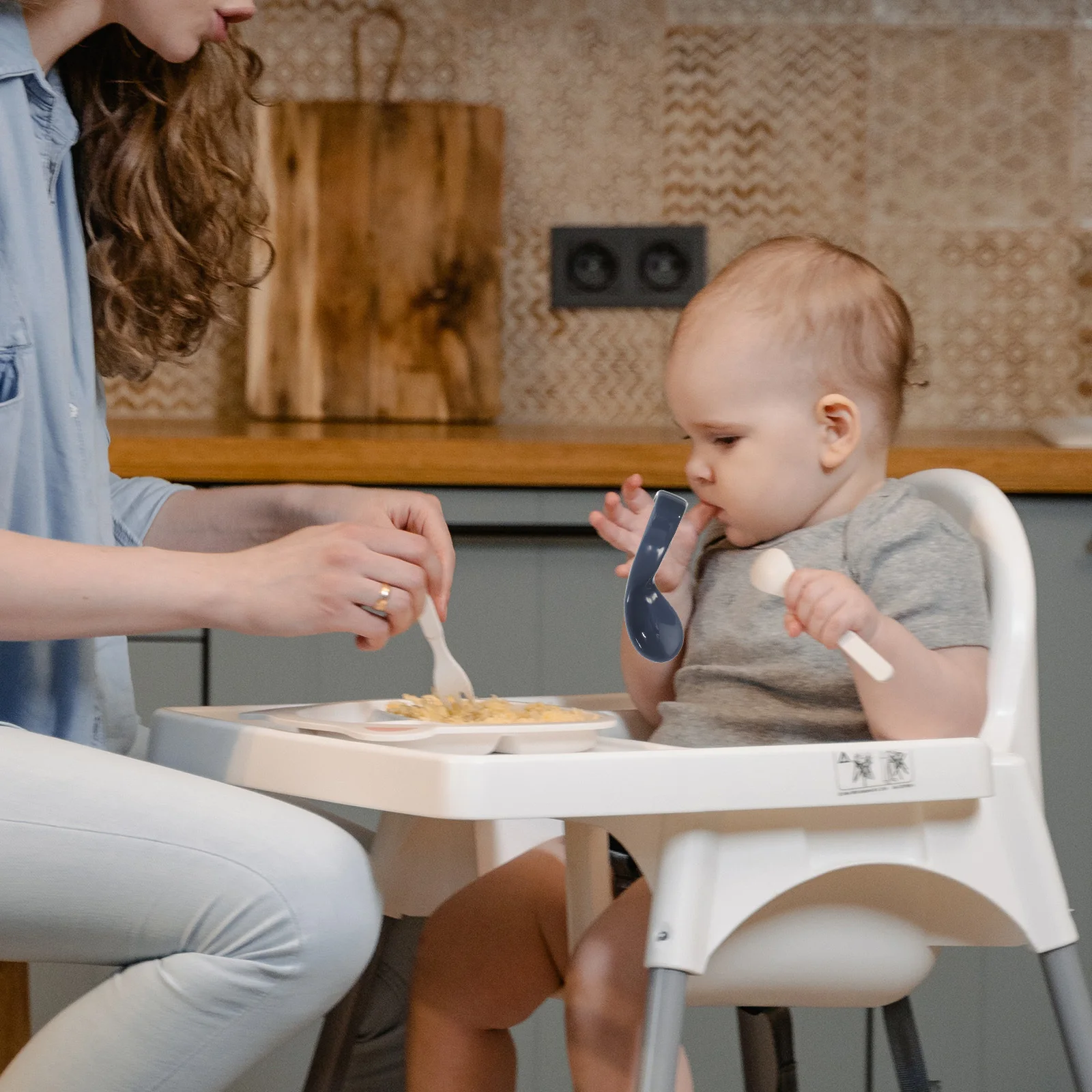 

1 комплект, обучающая посуда для малышей, вилка, изогнутая тренировочная ложка, короткая нескользящая ручка, устойчивая к высоким температурам, подходит для чистоты