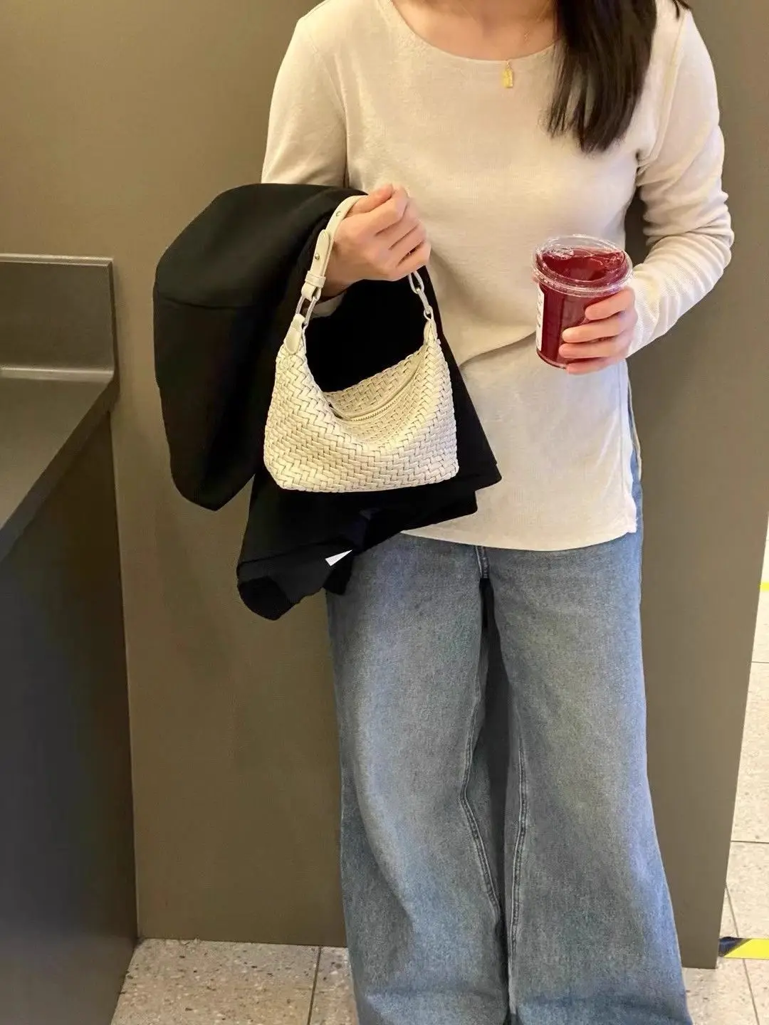 Somenie niche woven handbag women's 2026 new versatile soft leather casual hand carry messenger bag premium shoulder bag view 6