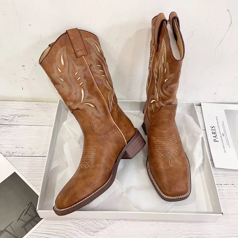 Nieuwe Mode Cowboy Laarzen Slip-On Puntschoen Western Laarzen Chunky Hak Vintage Borduren Mode Botas Mujer Winter Schoenen vrouwen