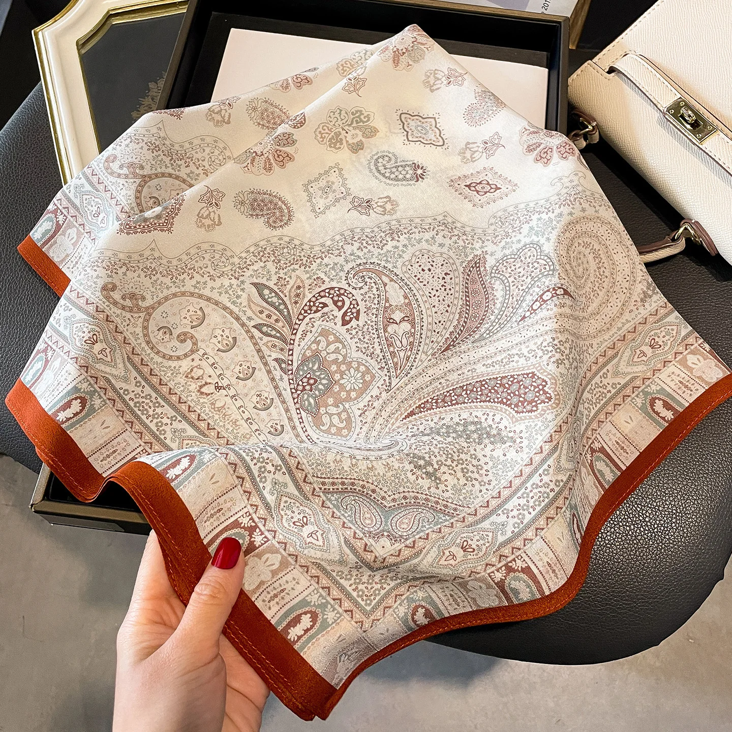 2025 جديد 100% وشاح حريري طبيعي المرأة ساحة شالات يلتف الأوشحة الفولار الباشمينا منديل الإناث الحجاب باندانا المعطف 65 سنتيمتر