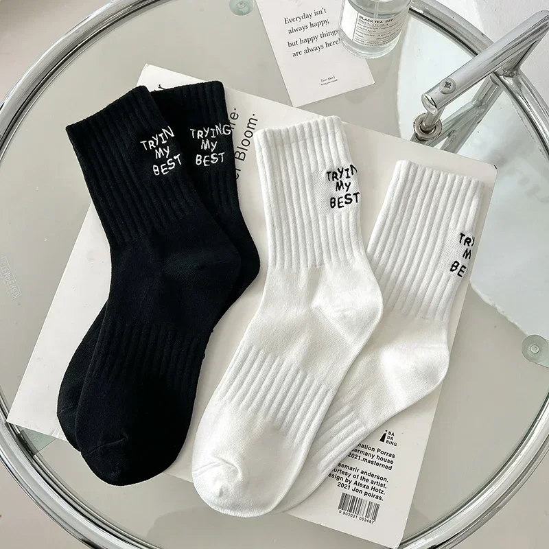 

Women Cotton Socks Hot Selling Letter Jacquard Series Street Sports Hip Hop Personalized Fashion Ladies Crew Socks White Black