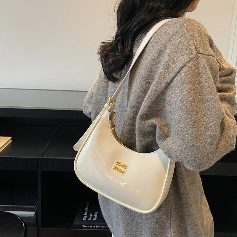 

2025 Chain-Integrated Tote Bag, Multi-Way Convertible Shoulder & Crossbody Purse for Women, Architectural Day to Night Carryall