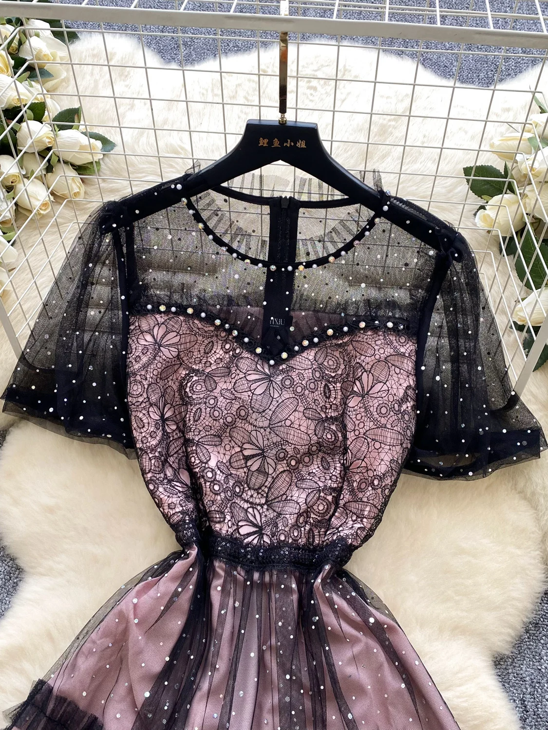 Vestido de Verão Luxuoso com Mangas em Renda e Cintura Ajustada, Saia em Rede, Saia em Camadas, Vestido A-Line de Cintura Alta