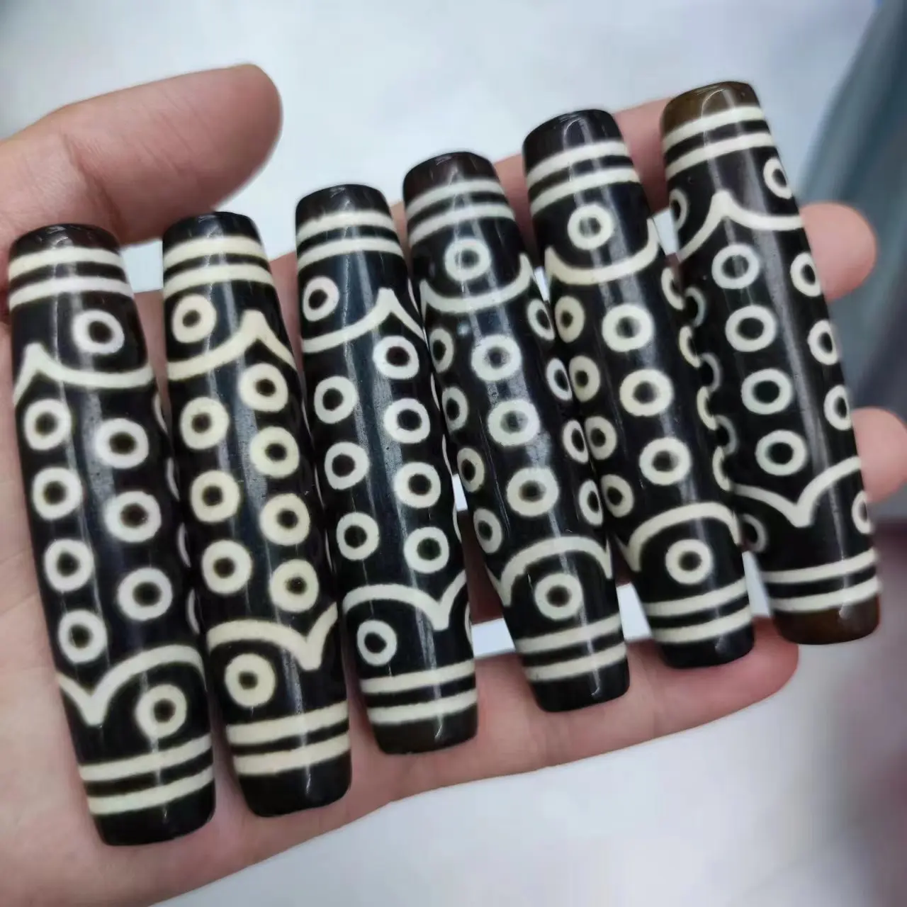 1pcs/lot natural multi-eyed rare pattern old agate dzi Black and white Weathering lines Six-character proverb Handmade beads