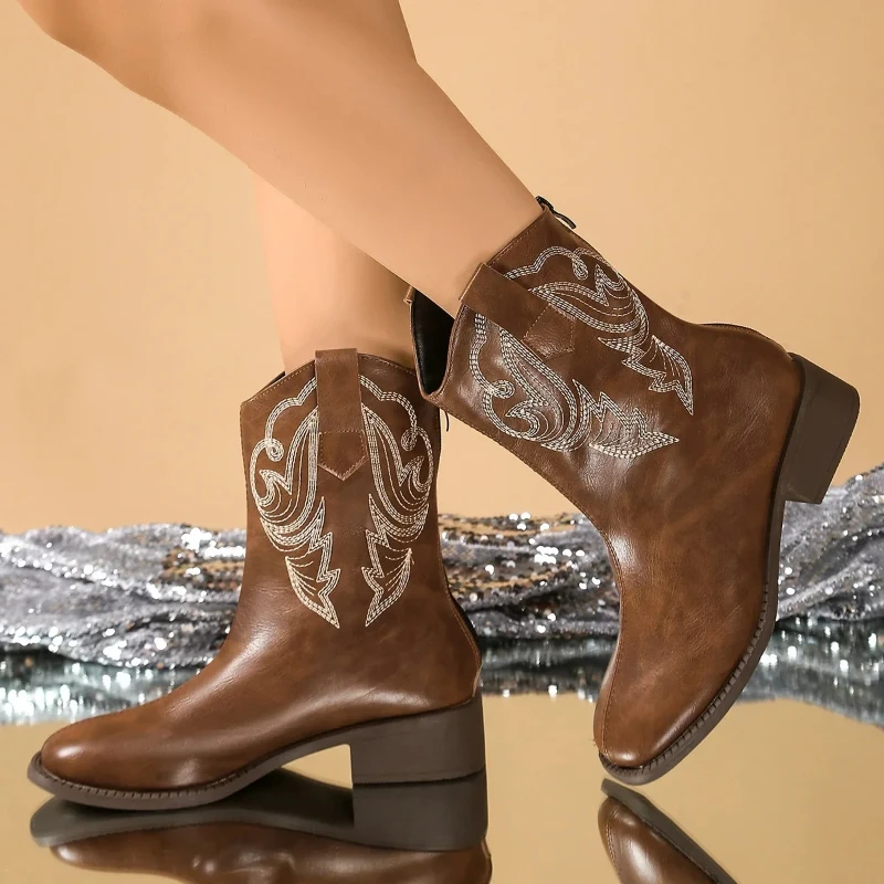 

Embroidered thread boots for women in autumn and winter of 2025, with a stylish and comfortable midsole design