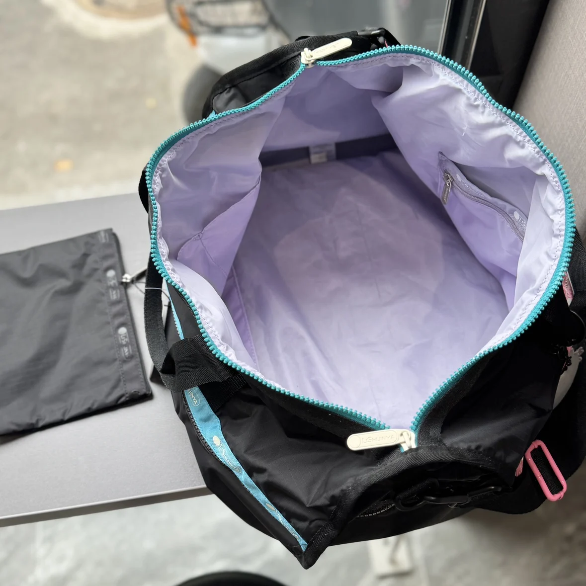 

Large Capaci Travel Bag Handheld Lage ort Trip Carry-On Bag Nylon Material ex Spor Sle Pure Color Design