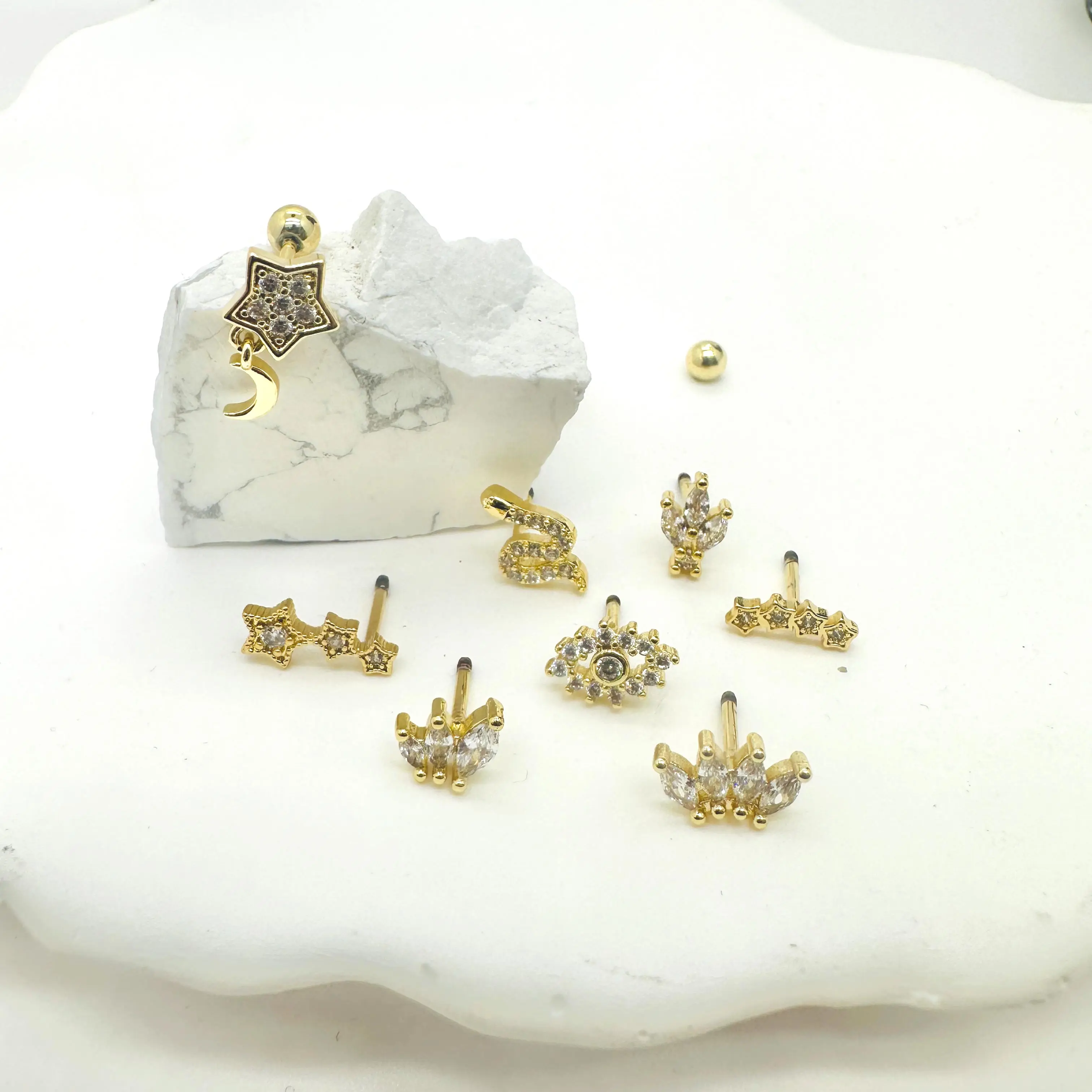 1 Uds. Pendientes de tachuelas Diy, Piercing para cartílago, Tragus, accesorios de joyería, pendientes Cz de hélice de acero para mujer, descuento de compra múltiple