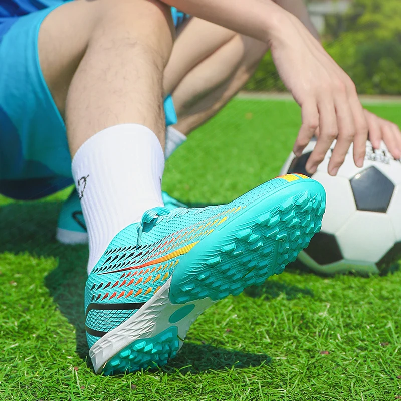 

LianYi Original Non-slip FG/TF Ultra-Light Professional Outdoor Competition Grass Football Training Sports Shoes Seamless