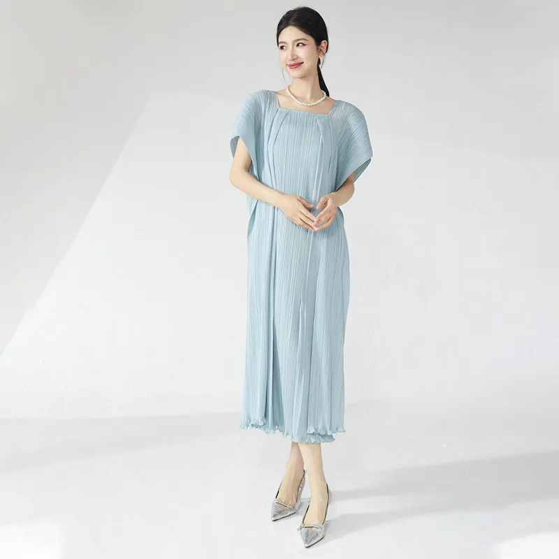 

Dress Women 2025 Summer New Miyake Pleated Loose Stretch Solid Colour Round Neck Short Sleeved Irregular Elegant