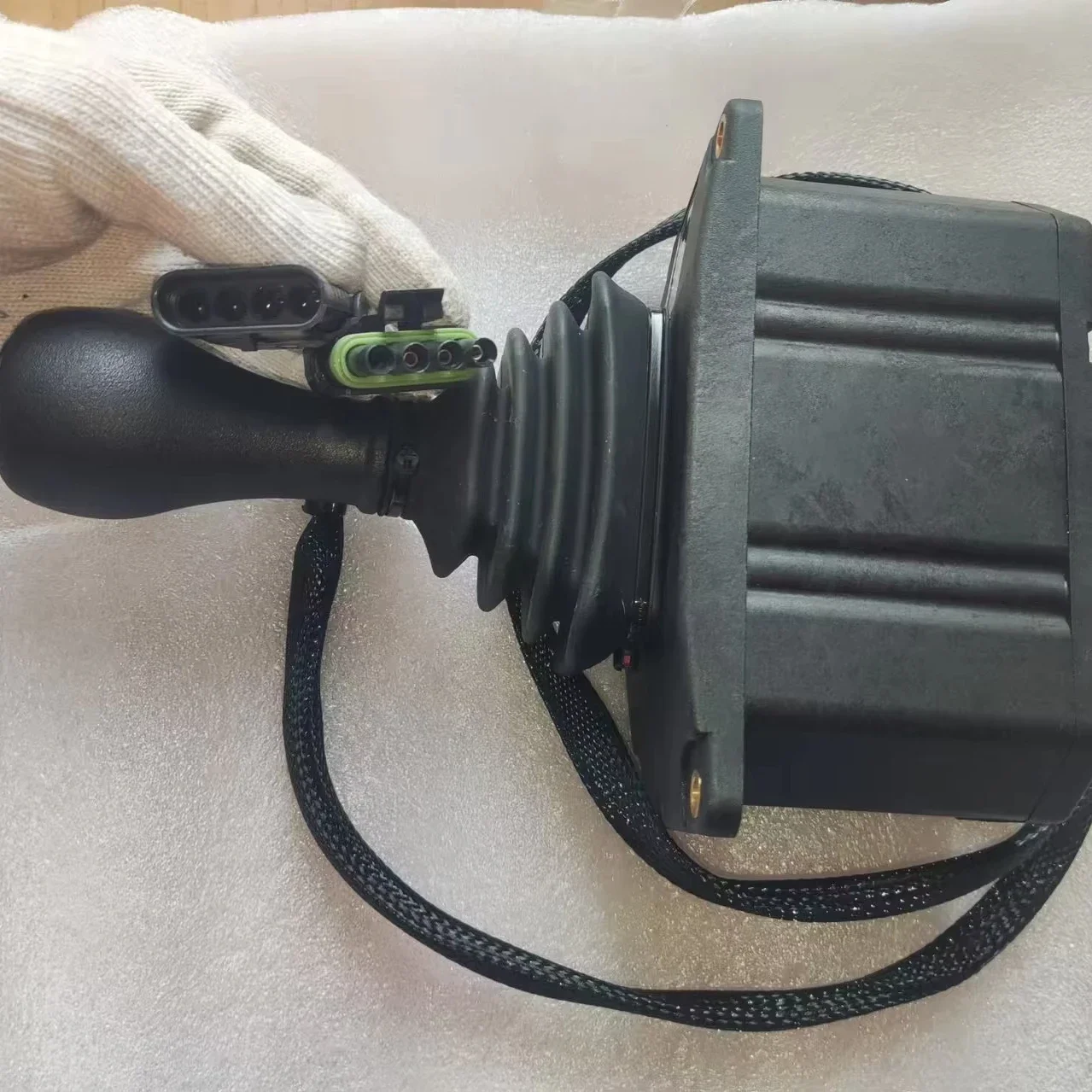 

Original Hot Selling Gear Selector 6006035005 Engineering Machinery Parts Suitable for Grader