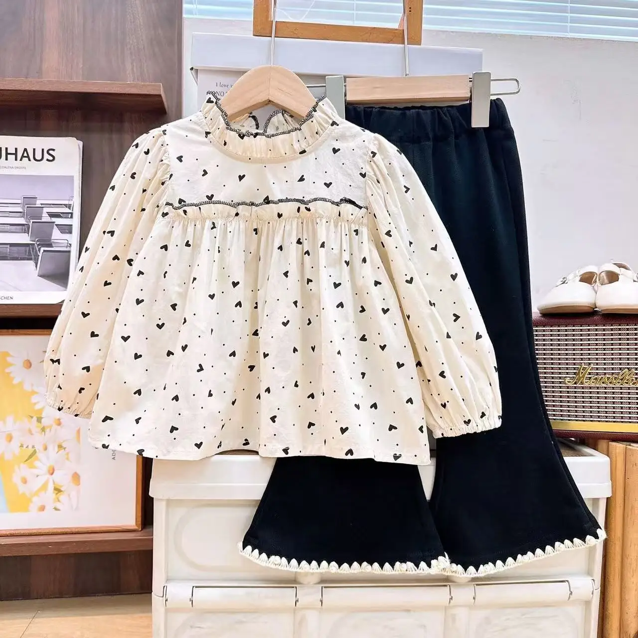

Girls Spring And Autumn Set New Children's Clothing Girl Baby Cute Love Print Doll Shirt Flared Trousers Two-piece Set 3-7Y
