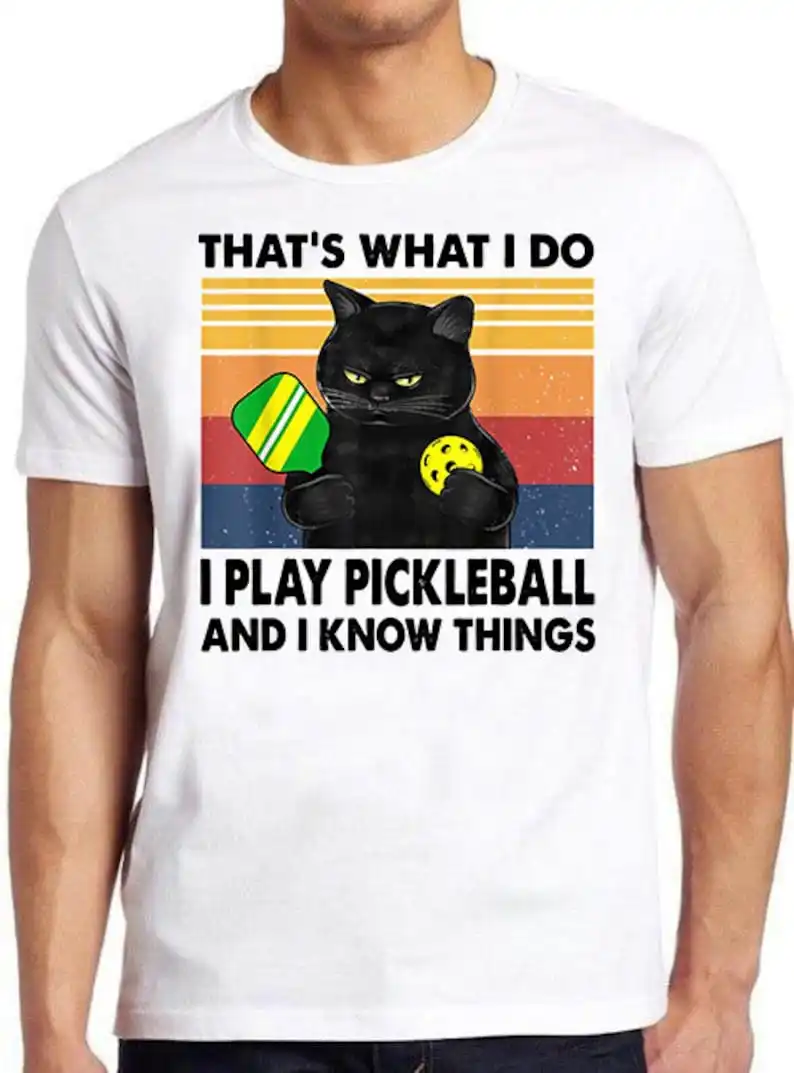 

Это то, что я играю в пиклбол, и я знаю вещи, кошка, забавный подарок, футболка 449