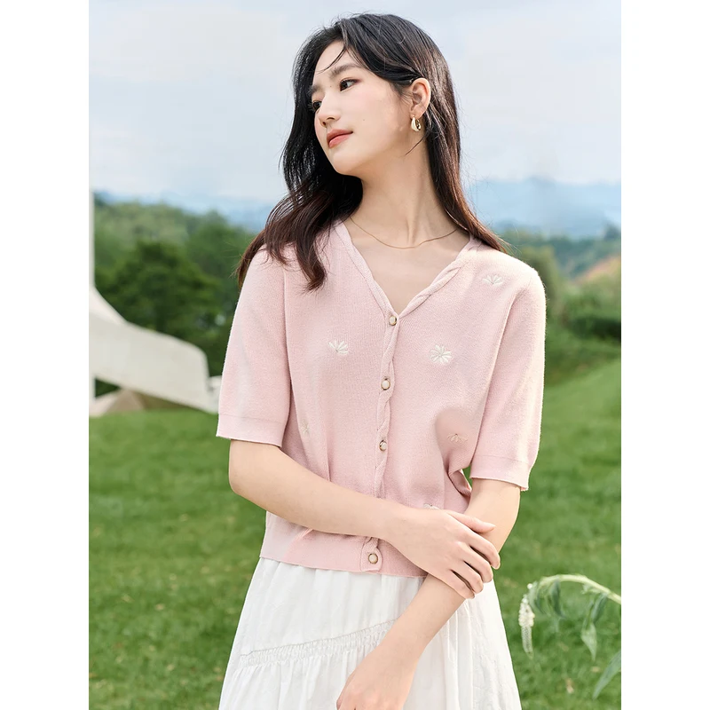 INMAN Women Knit Cardigan 2023 Summer Short Sleeves V Neck Loose T-shirt Exquisite Embroidered Design Buttons Fashion Chic Tops