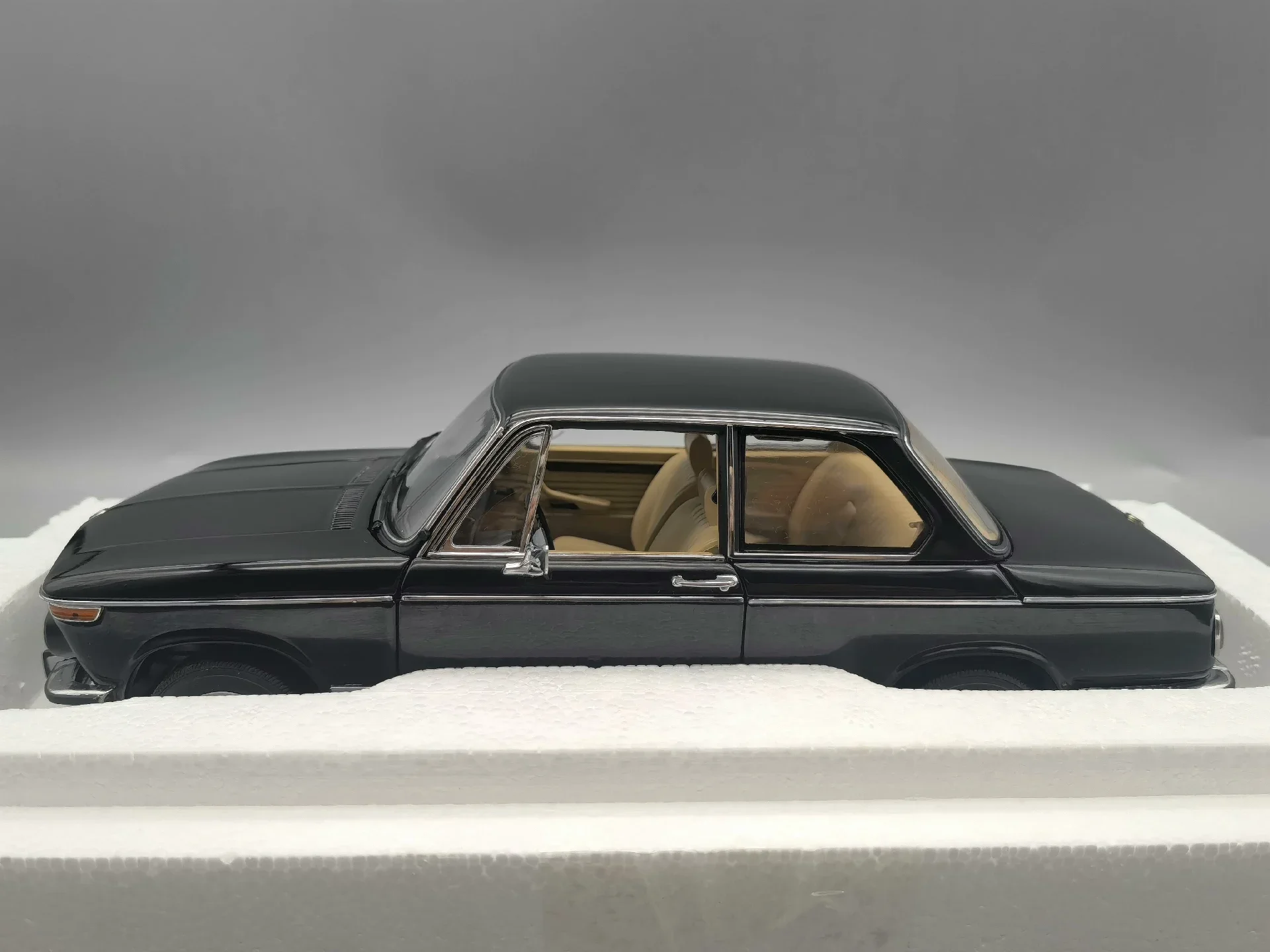 Autoart 1:18 2002 L Black Simulation Limited Edition All Open Alloy Metal Static Car Model Toy Gift