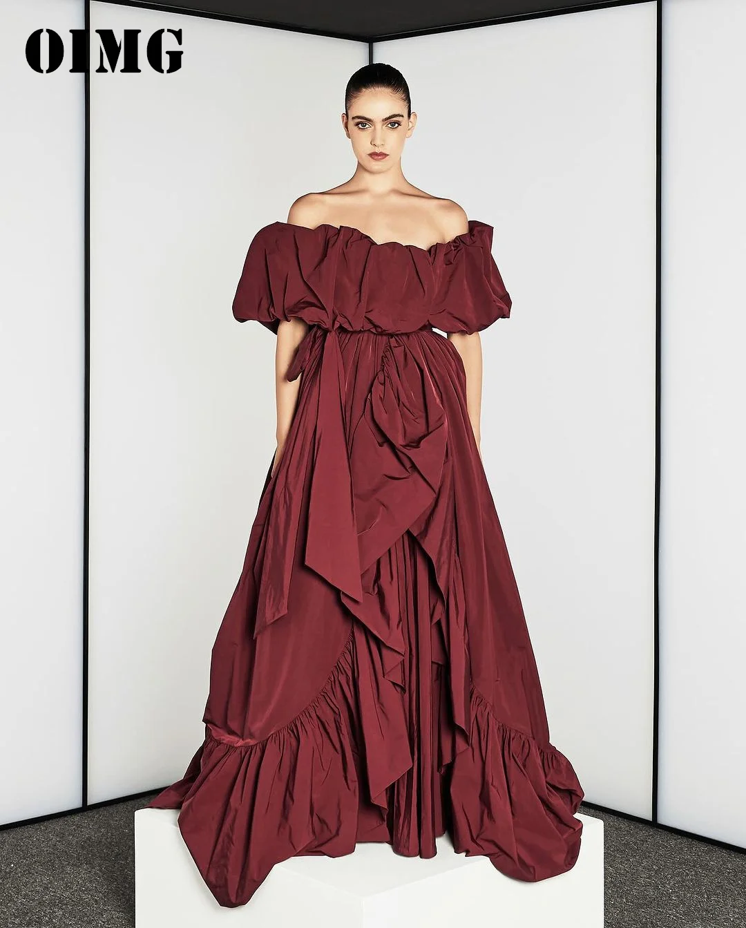 OIMG New Design Off the Shoulder Prom Dresses Short Sleeves Saudi Arabic Satin Burgundy Women Evening Gowns Formal Party Dress