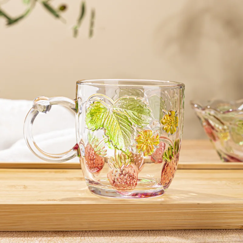 

Creative Strawberry Relief Glass Cup with Handle Home Tea Water Cups Large Capacity Transparent Salad Bowl Kitchen Tableware