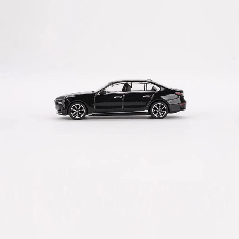 Diecast 1:64 Scale BMW i7 xDrive60 Pure Electric 7 Series Simulation  Alloy Car Model Static Display  Gift Souvenir Decration