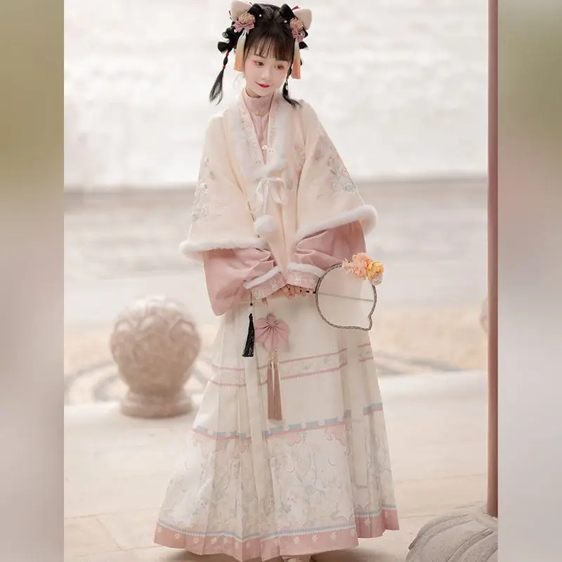 ชุด Hanfu ฤดูหนาวมีคอตั้งปักและความอบอุ่นอย่างหนา