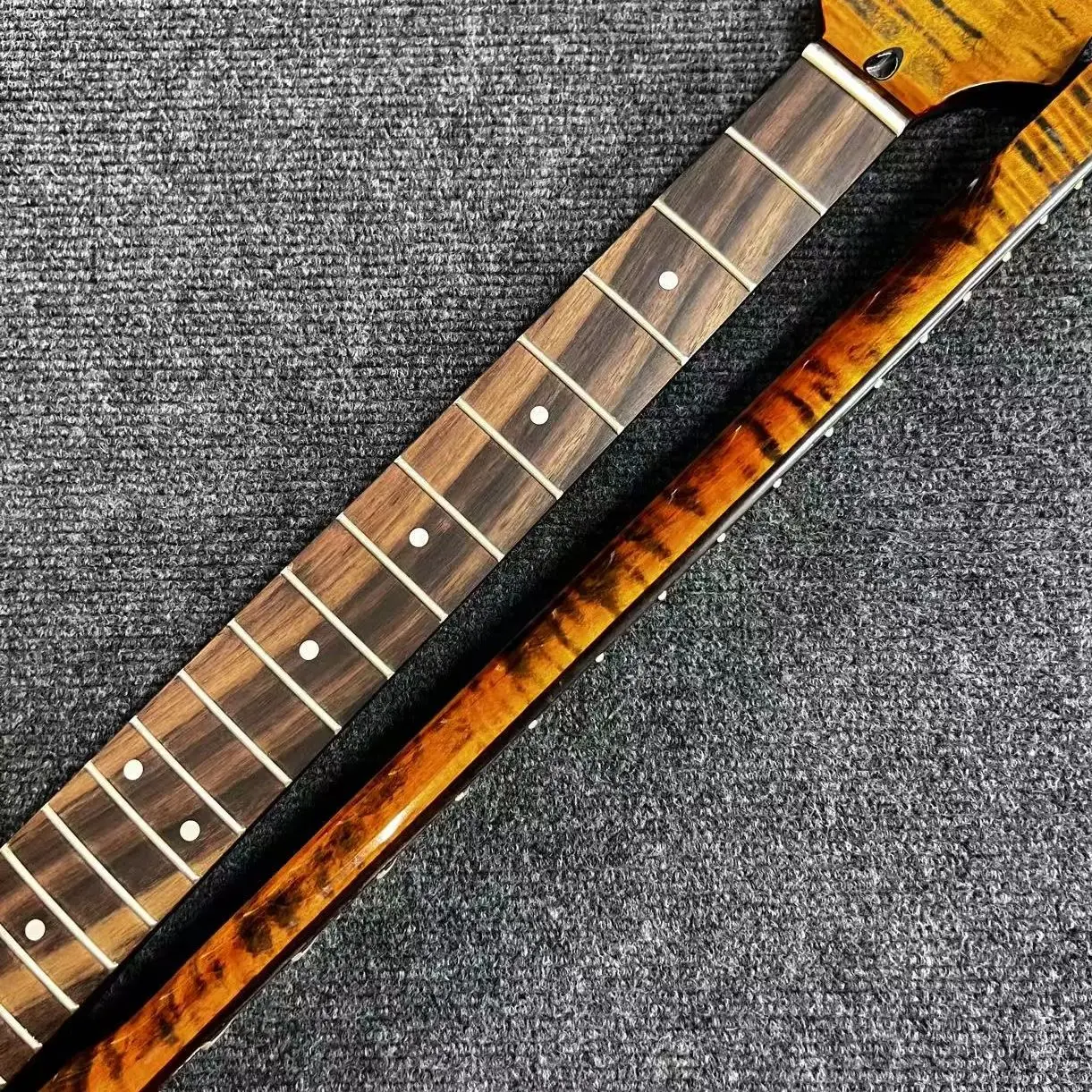 

Flame Maple ST Style Guitar Neck Replacement 25.5" Scale 9.5" Radius 22-Fret Gloss Rosewood Fingerboard with Rear-Adjust Rod