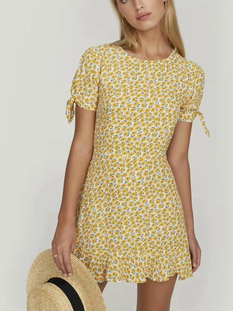 فستان صيفي جديد على الطراز الأوروبي والأمريكي للفتيات الفرنسيات باللون الأصفر مطبوع عليه زهور اللوتس وحاشية ربطة عنق الخصر وأكمام قصيرة