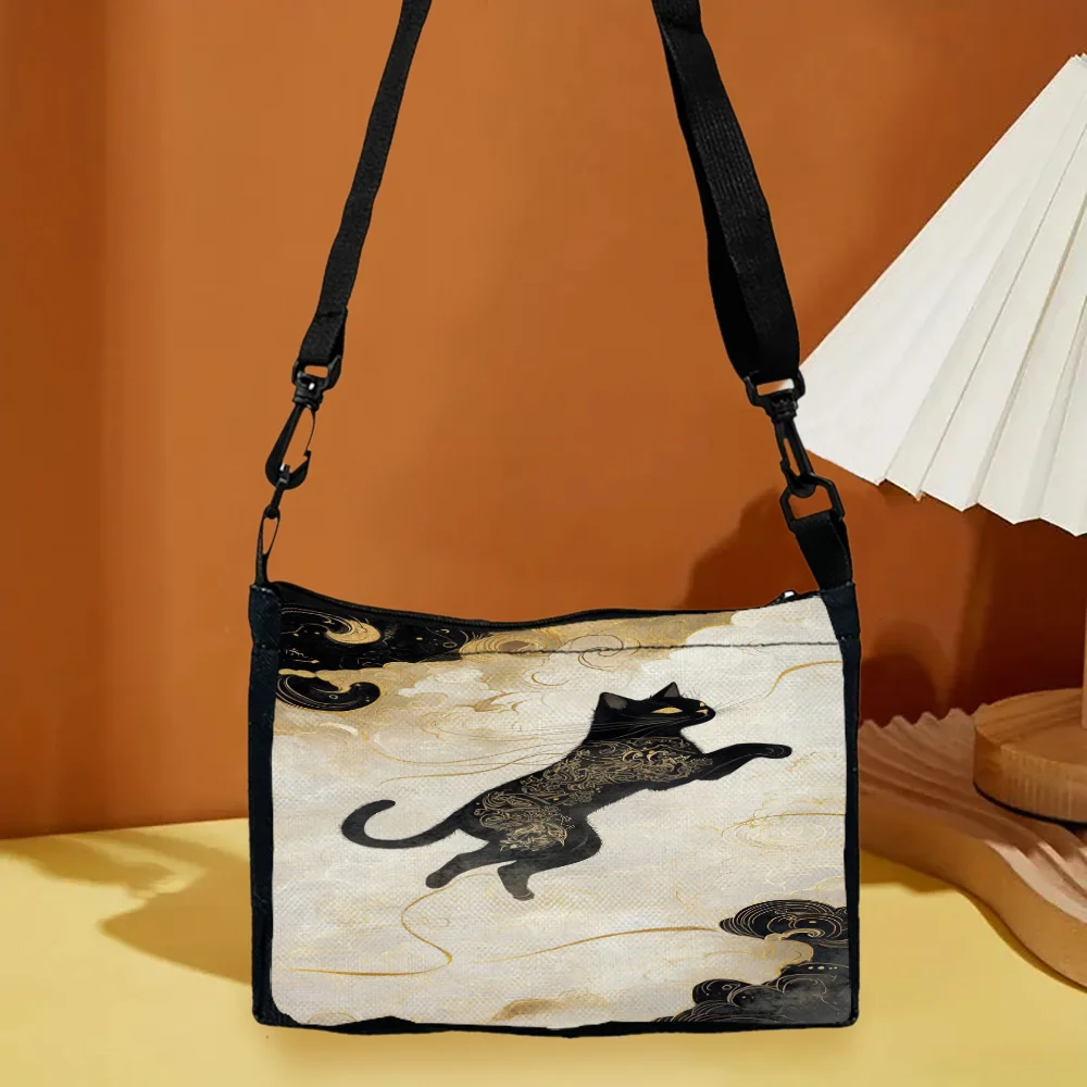 

Black Cat's Fashionable and Unique ShoulderBag Design Brings A Spring-like Fresh Atmosphere,Perfectly Matched with VariousShapes