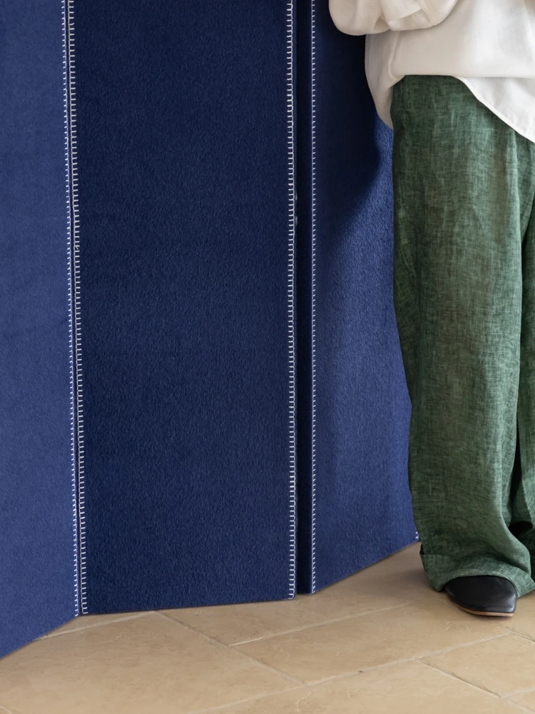 ฉากกั้นห้องสี่ตอนลายขนม้าเทียมสีน้ำเงิน “บ้านลับ” คุณภาพสูง ดีไซน์หรูหรา